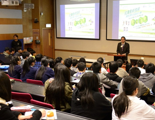 Cambridge PhD leads and inspires through close-up tour of Cambridge