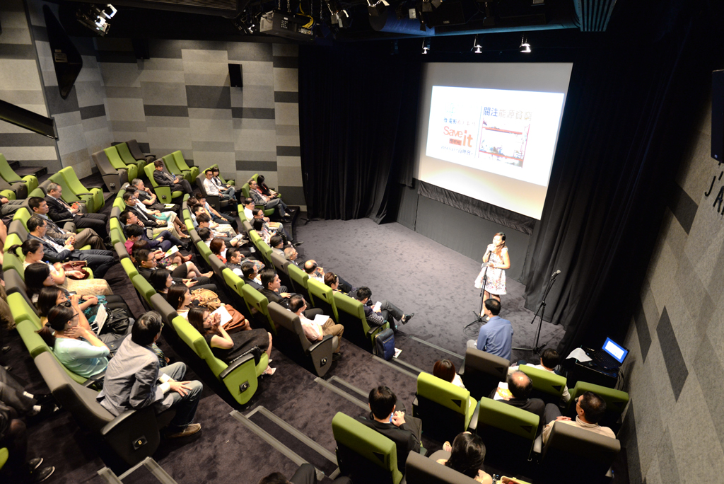 近百名嘉賓出席世界綠色組織舉行的微電影首映會。